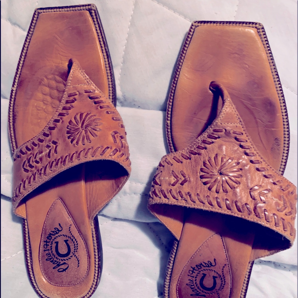 Women’s Size 7 all leather sandal by Charlie Horse